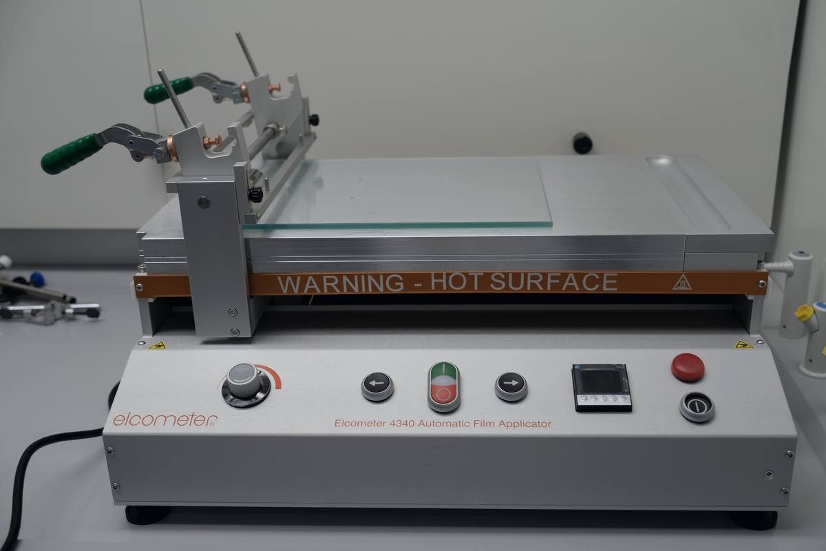 Automatic film applicator for flat-sheet membrane casting